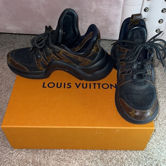 LOUIS VUITTON Calfskin Patent Monogram LV Archlight Sneakers 38 Black. - Picture 2 of 7